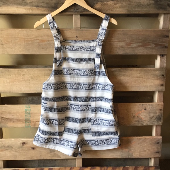 💕 Host Pic 💕 Leslie’s Comfy Overall Shorts - Picture 2 of 7